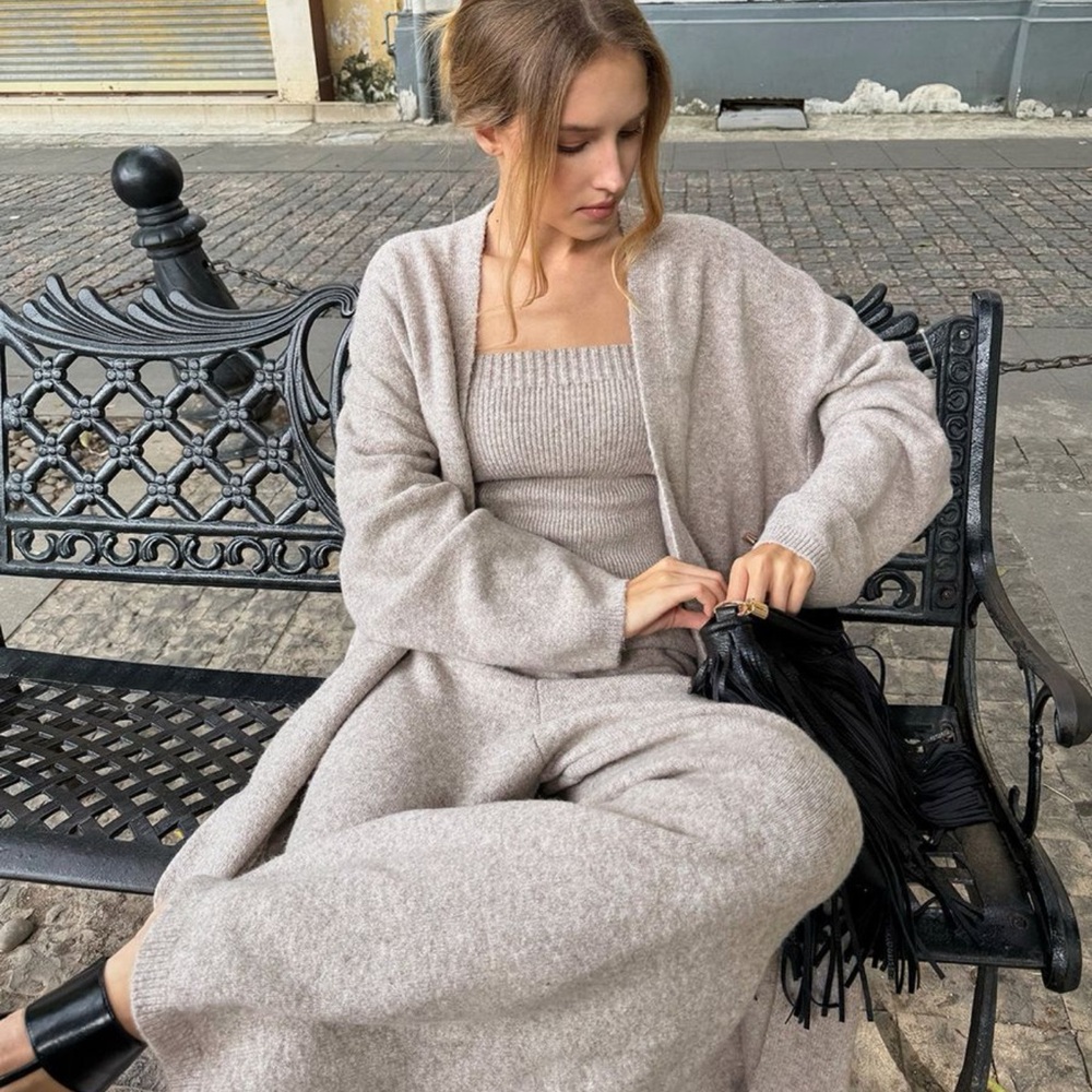 Commense Beige Knit Cardigan Set - Picture 2 of 9